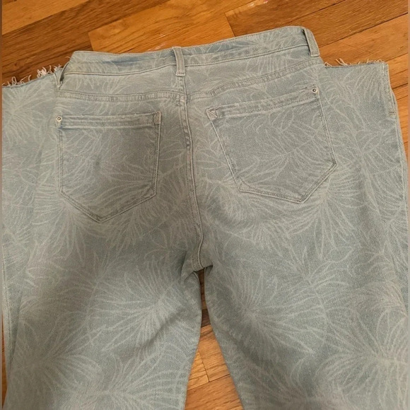 Kenzie Jeans Ultimate High Rise Skinny Jeans. Light wash with tropical pattern. - Picture 5 of 6